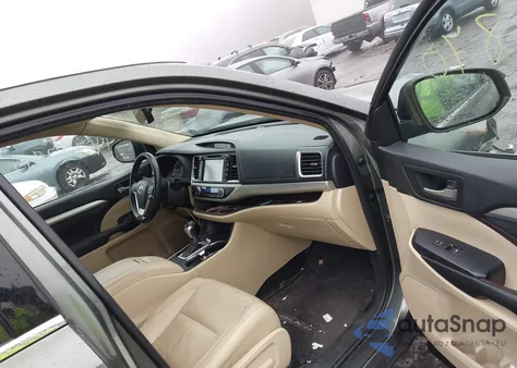 2017 Toyota Highlander Xle z USA, uszkodzony, nr VIN 5TDJZRFH5HS391781